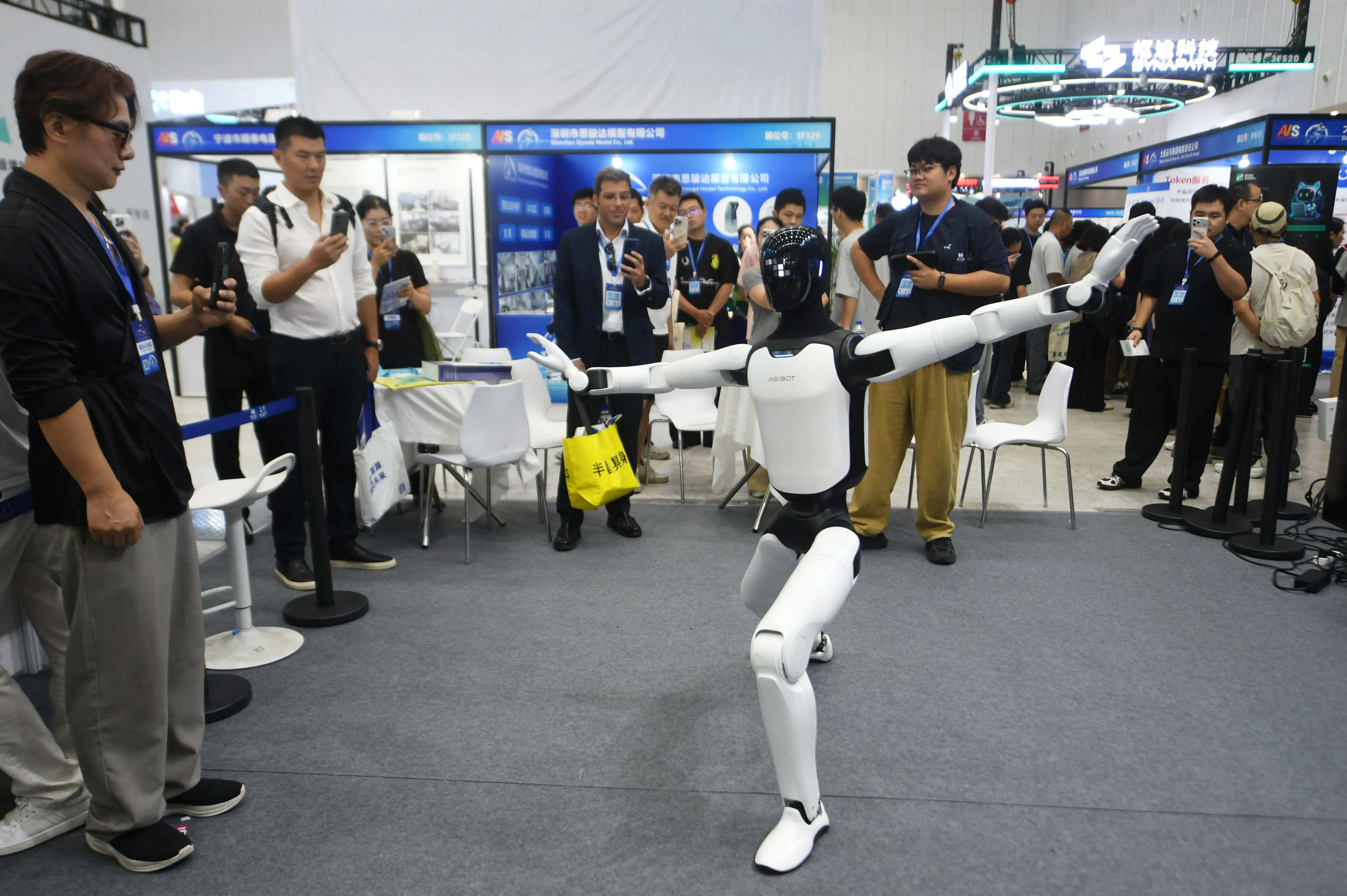 An AgiBot humanoid robot performs Tai Chi.