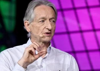 The ‘Godfather of AI’ says the US government has one year to try to regulate AI before it gets ‘out of control’
