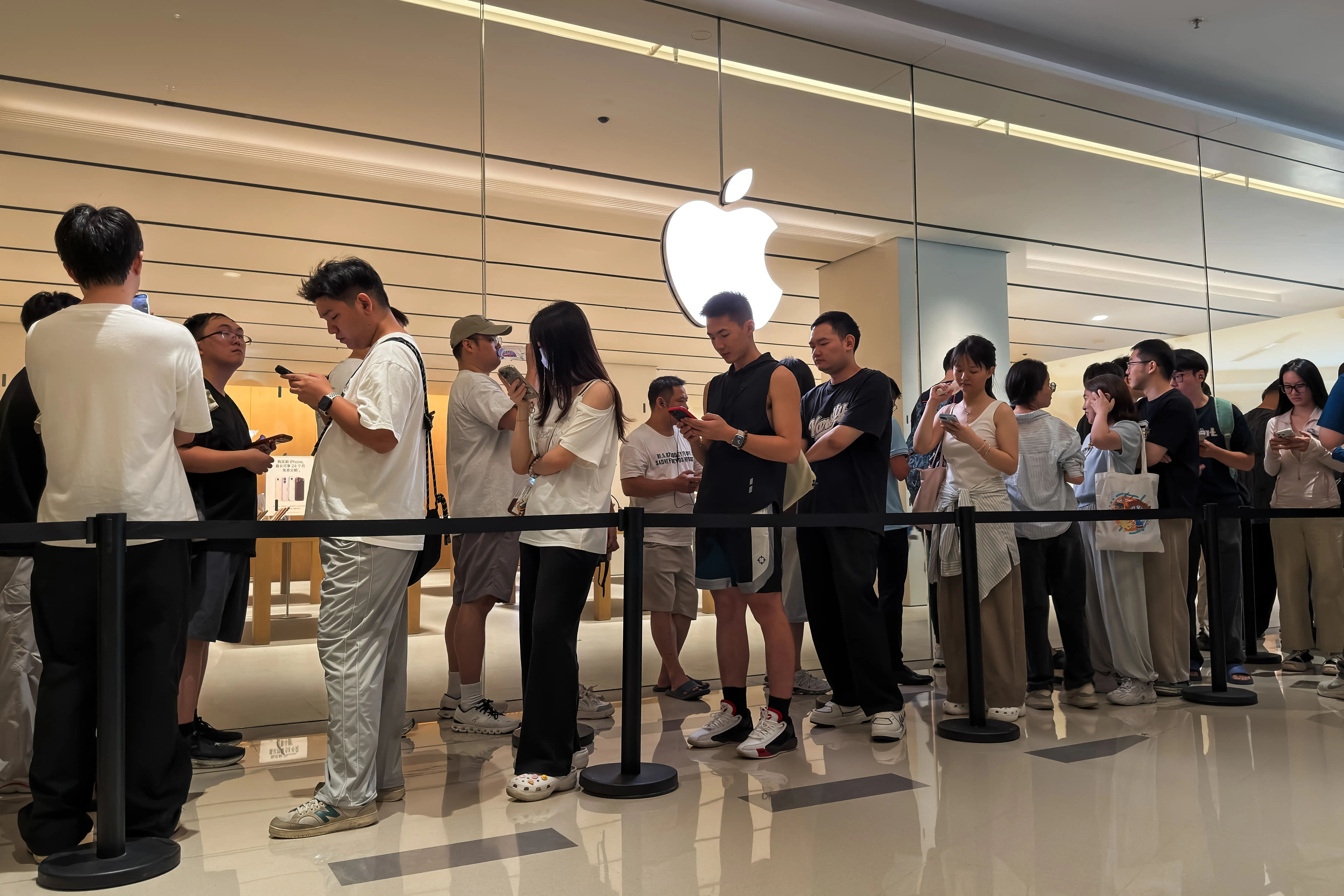 Shoppers in Shenzhen, Guangdong Province, China, line up for the iPhone 18 Pro