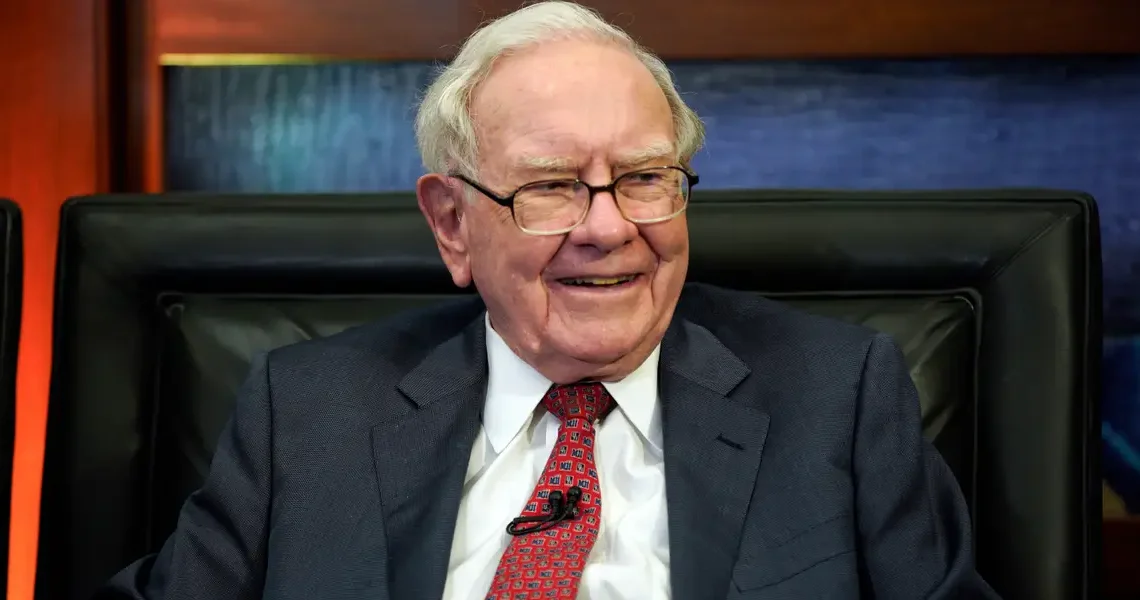 Warren Buffett has stepped down as Berkshire chairman. Here are 5 leadership lessons he leaves behind.