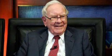 Warren Buffett has stepped down as Berkshire chairman. Here are 5 leadership lessons he leaves behind.