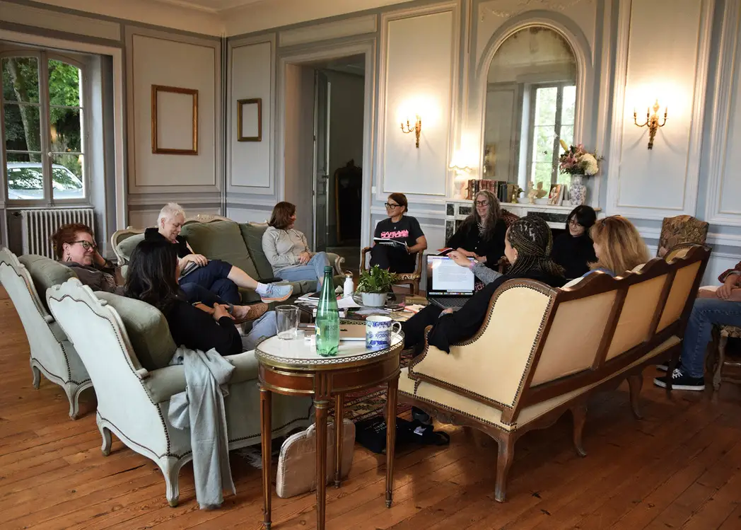 Group of people sititng around a table