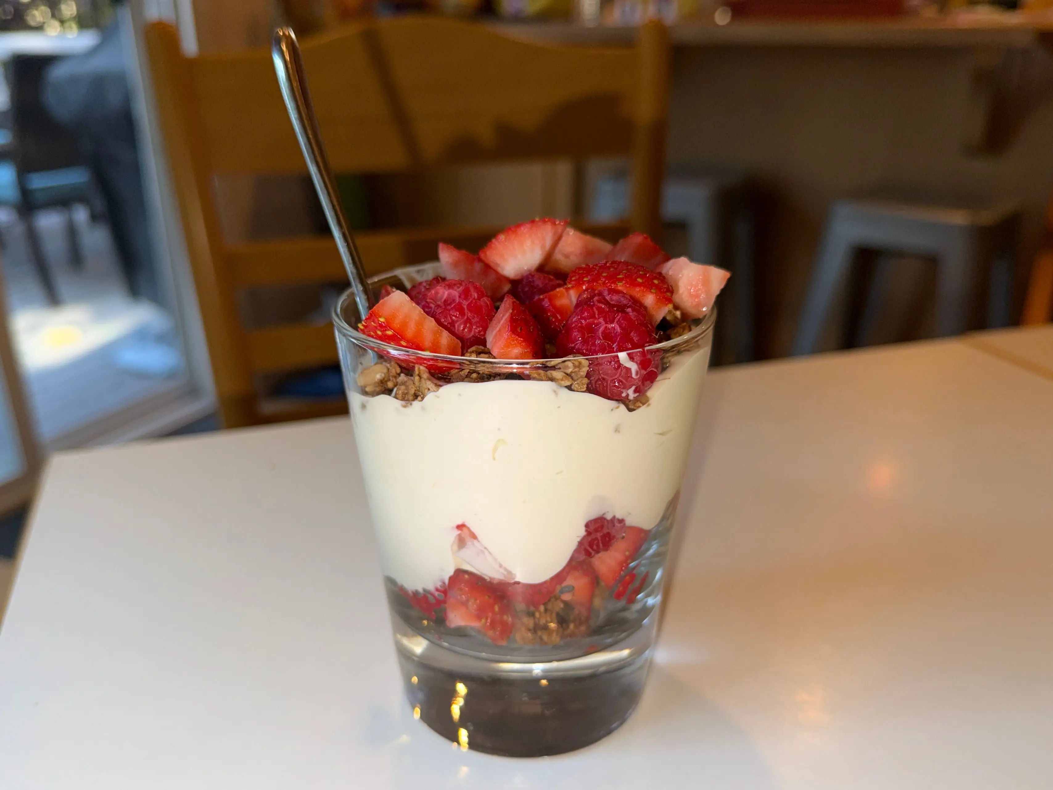 Yogurt parfait with strawberries
