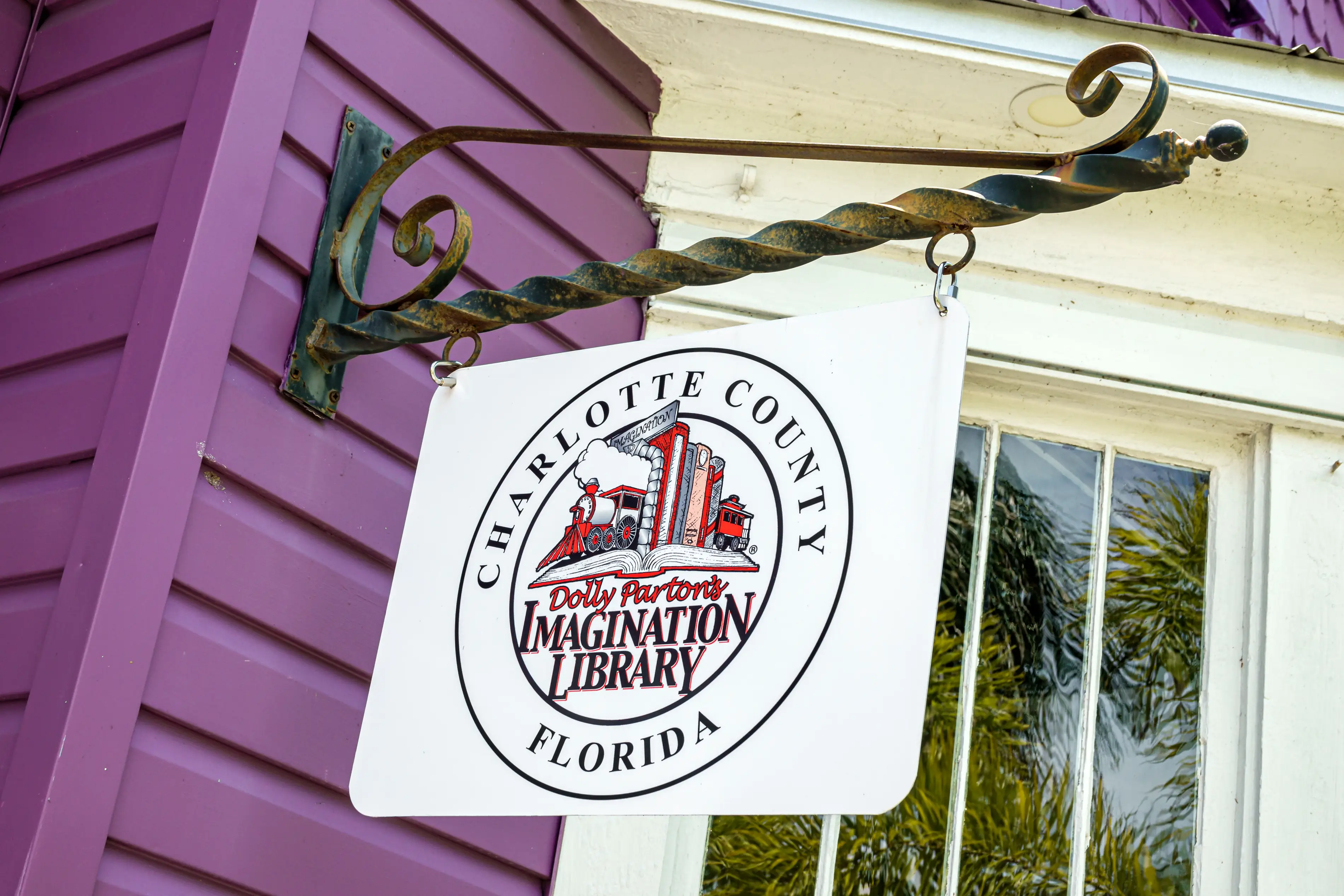 Punta Gorda, Florida, Historic District, Dolly Parton's Imagination Library exterior sign.
