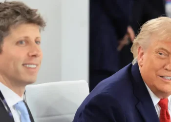 White House asks OpenAI and Anthropic to hold new models from UK testers until US review, sources say.