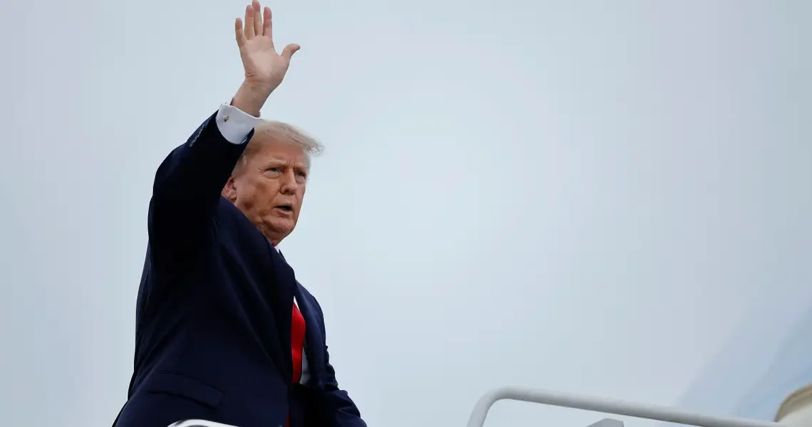 White House blocks CNN from traveling with Trump on Air Force One