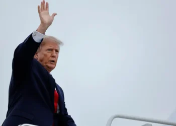 White House blocks CNN from traveling with Trump on Air Force One