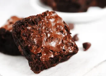I attended pastry school in France. Here are 6 tips for making the best brownies.