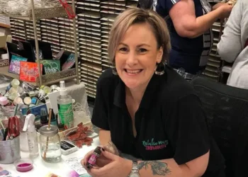 A woman in her 30s noticed her period was irregular. It turns out, she had ovarian cancer.