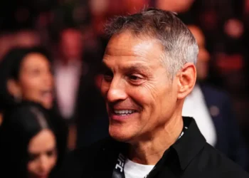 Hollywood exec Ari Emanuel says he treats his to-do list like a ‘contract’ with himself