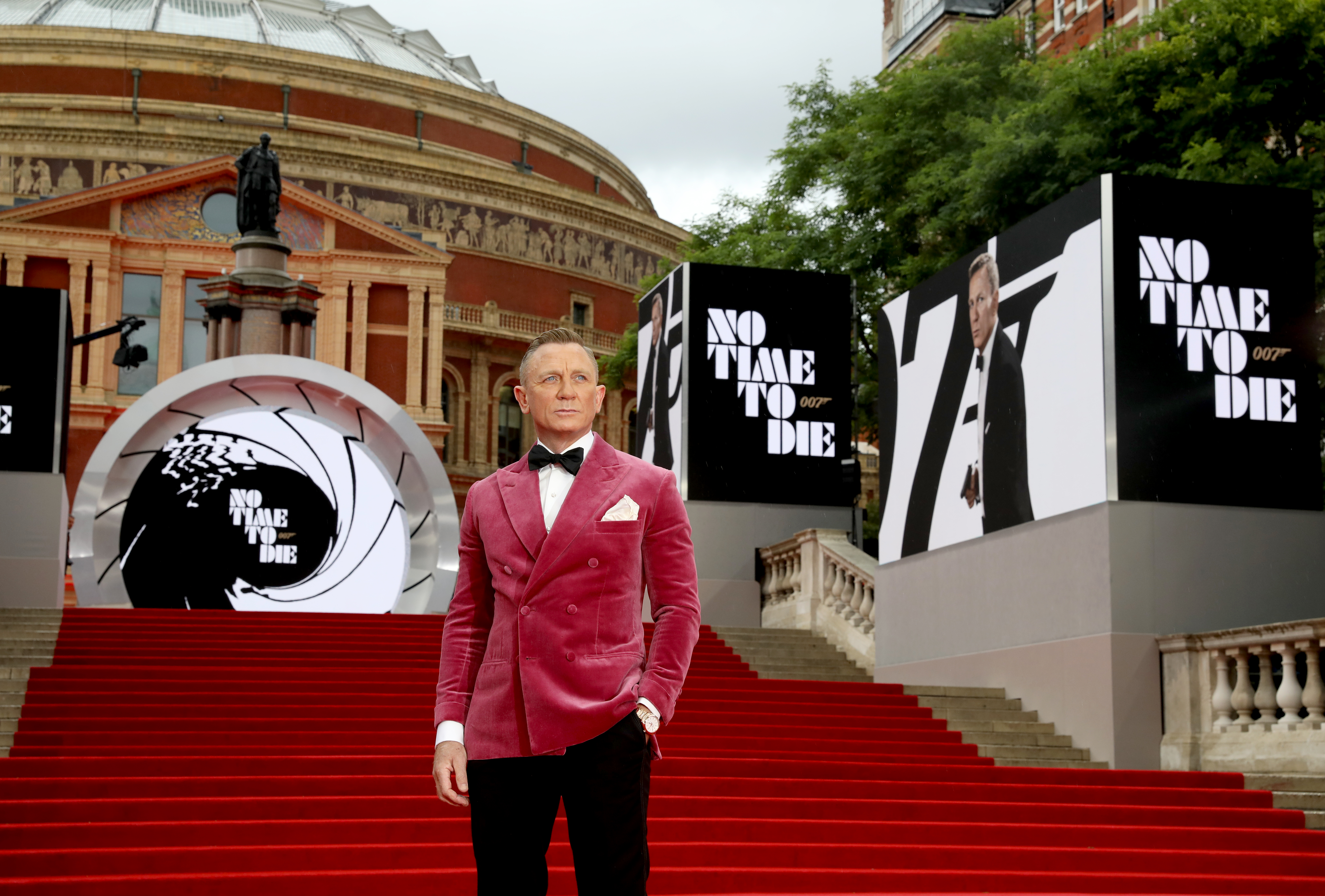 Daniel Craig attends the World Premiere of