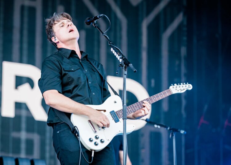 Early 2000s Alt-Rock Heroes Forced to Cancel Tour Dates Due to Singer’s Emergency Eye Surgery