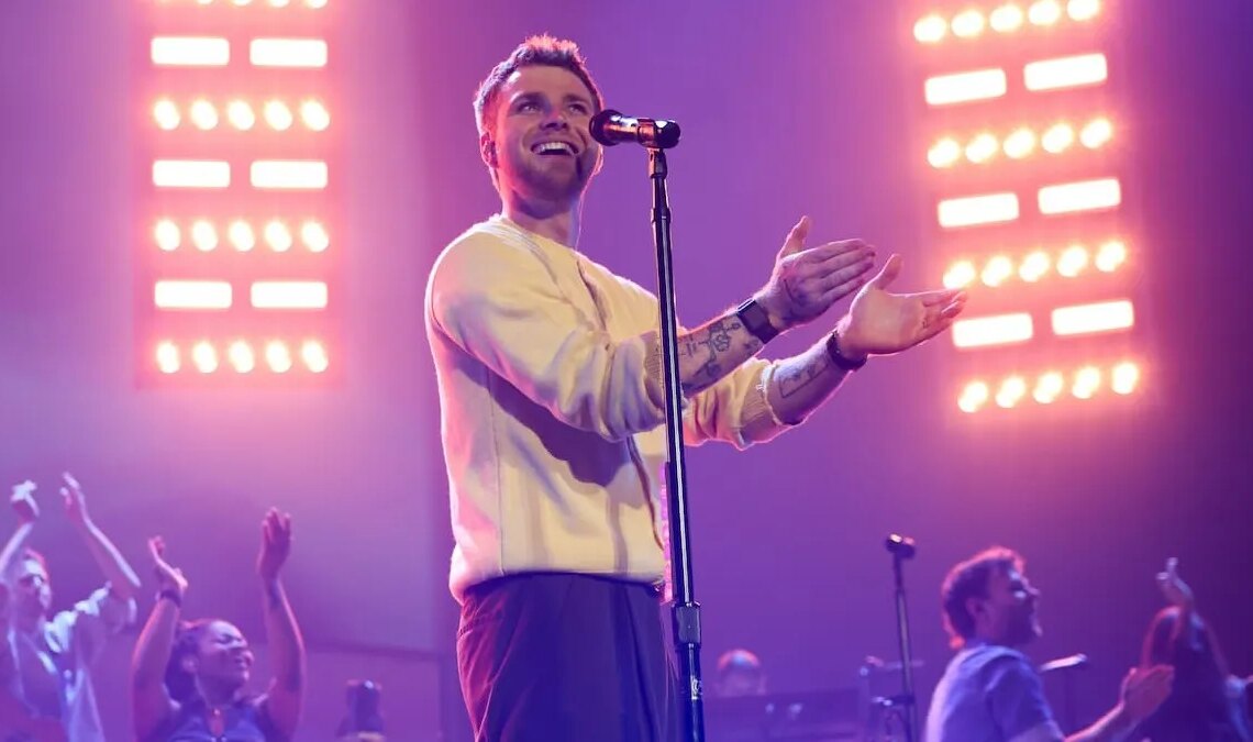 Massive YouTuber-Turned-Pop Star Suffers Brutal Fall at Recent Concert