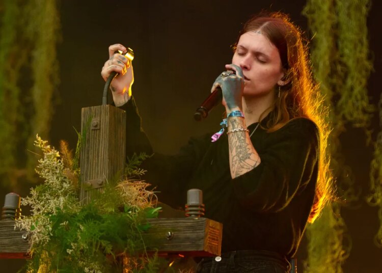 3 Dark, Chilling Albums That Benefit From Nighttime Listening