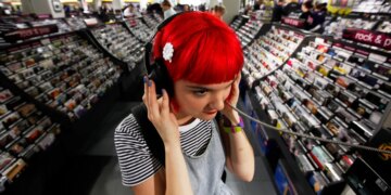 3 Signs You’re Nostalgia Listening Instead of Discovering New Music