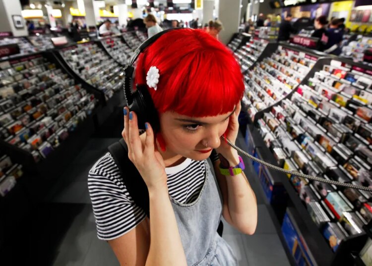 3 Signs You’re Nostalgia Listening Instead of Discovering New Music
