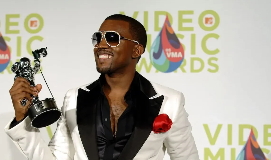 On This Day 21 Years Ago, Kanye West Shocked the World (And Mike Meyers) With a Stunning Impromptu Accusation