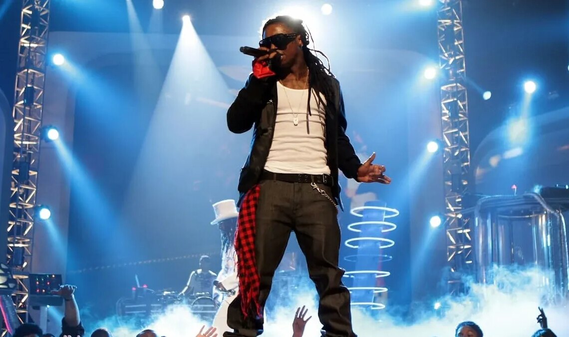 Lil Wayne Pays Heartfelt Tribute to Sports Legend Who Passed Away: ‘Literally Can’t Stop the Fkn Tears’