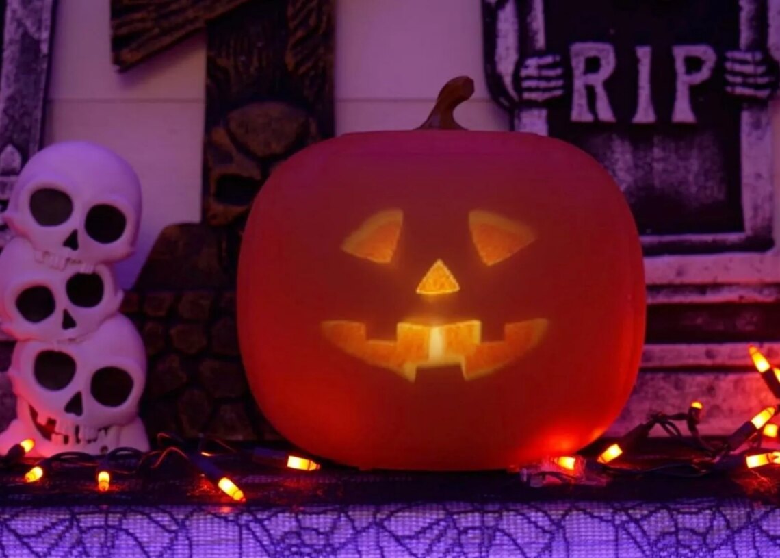 Singing Halloween Pumpkin Goes Viral After People Notice Its Surprisingly Dirty Lyrics
