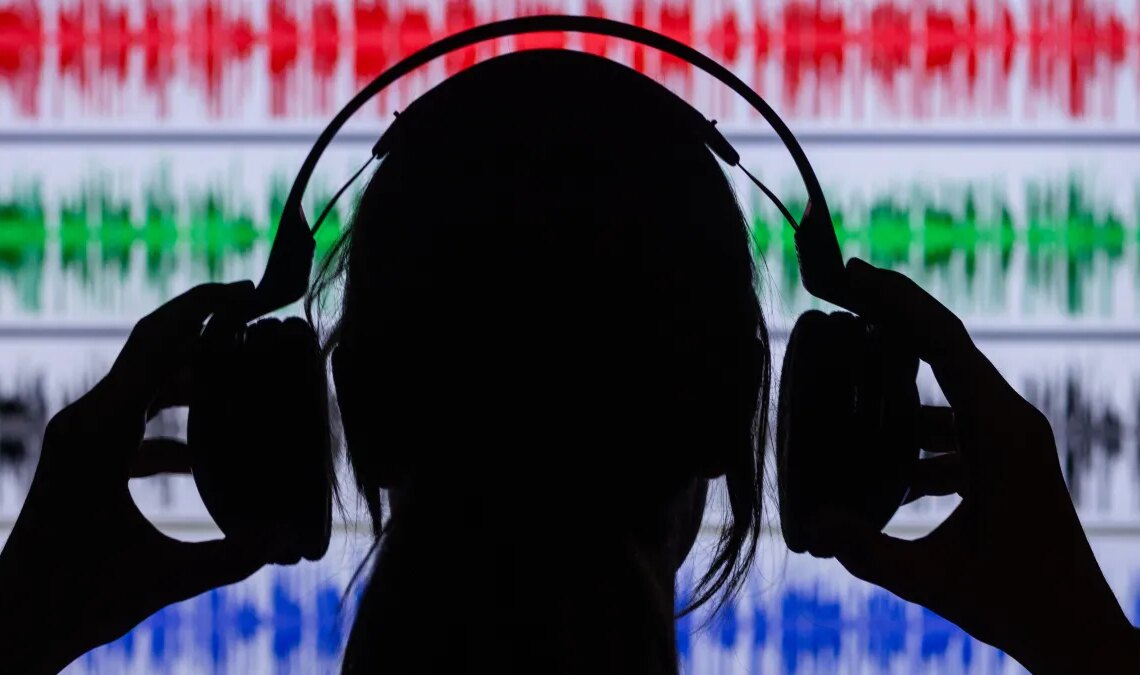 5 Reasons You Keep Listening to the Same Song on Repeat