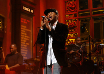 3 R&B Hits of the 2000s That Got Millennials Through Their First Real Breakup
