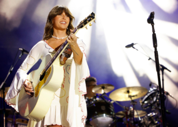 Country Star Beats Christmas Queen for No. 1 Billboard Record, but Who Knows What Will Happen Come December