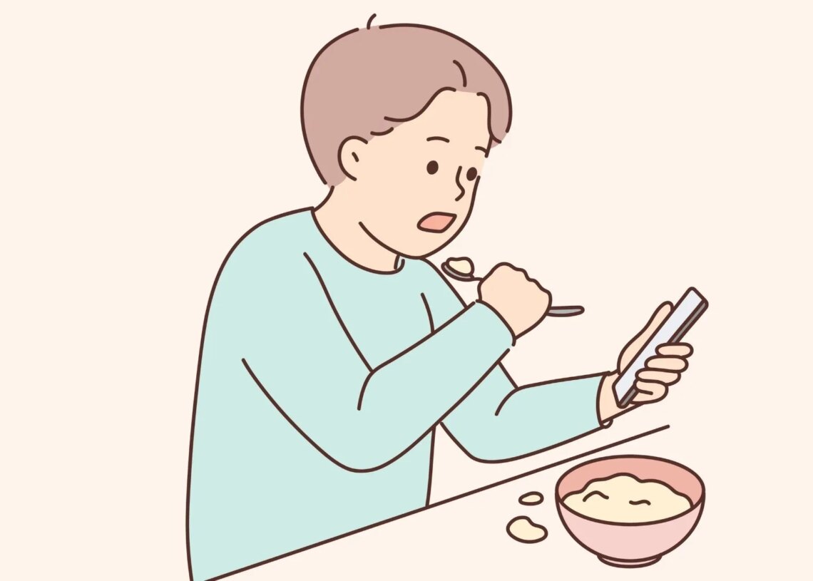 What It Really Means When Someone Leaves You on Read, According to a Relationship Expert