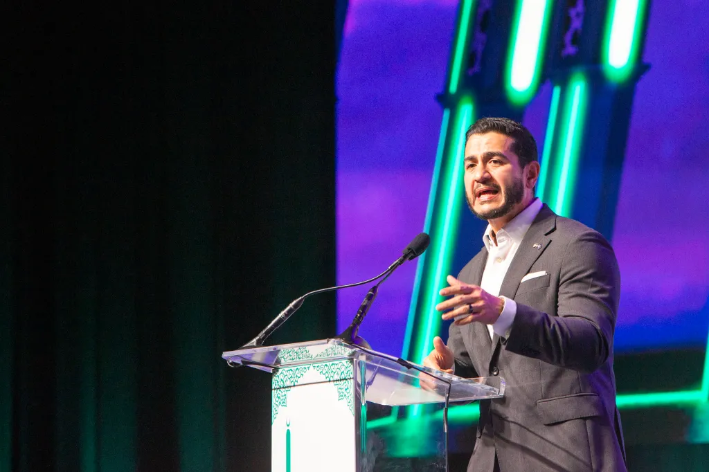 Abdul El-Sayed speaking at the Islamic Society of North America's 63rd annual convention.