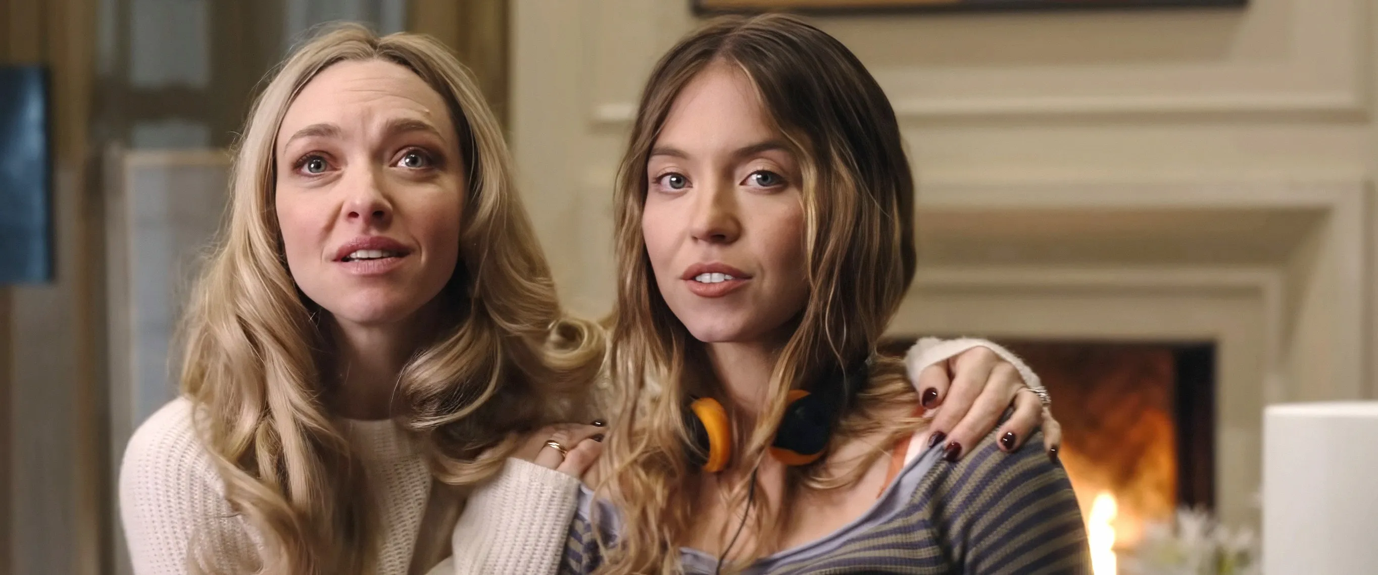 Amanda Seyfried, Sydney Sweeney in 