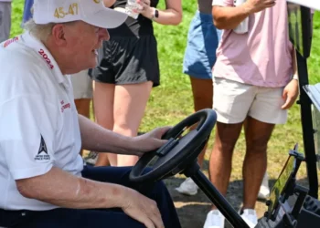 Trump shocks in Ireland with golf ‘cheat’ admission