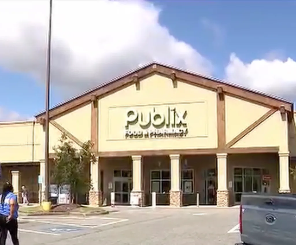 Exterior of a Publix grocery store.