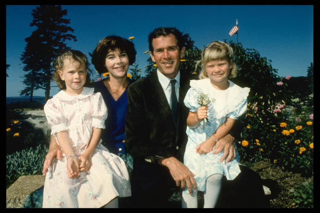 Barbara Bush, Laura Bush, George W. Bush, and Jenna Bush pose for a photo.
