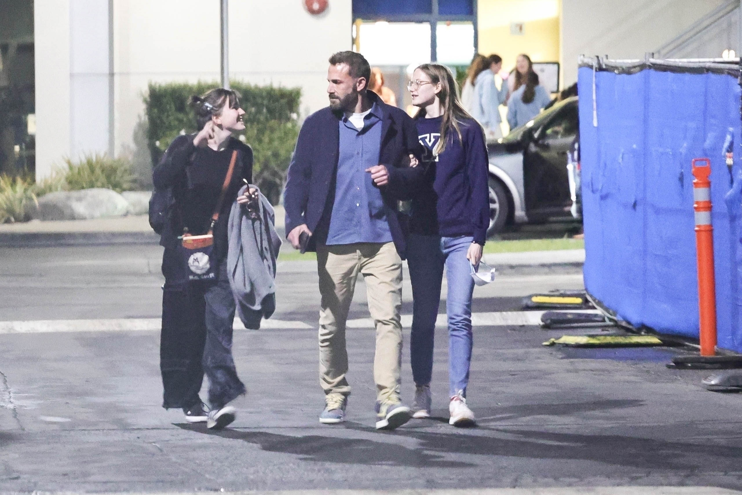 Ben Affleck with his daughter Violet Affleck and her friend.