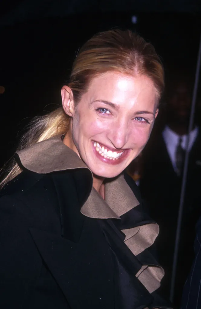 Carolyn Bessette Kennedy smiling at the US Customs House.