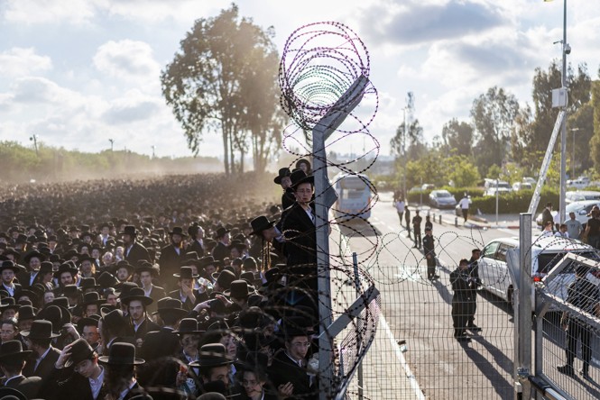 Israeli security forces stand guard as ultra-Orthodox Jews gather to protest against military conscription