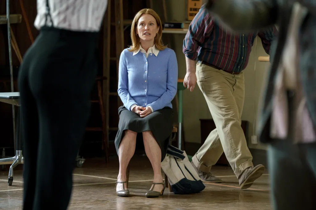 Julianne Moore as Evelyn in 