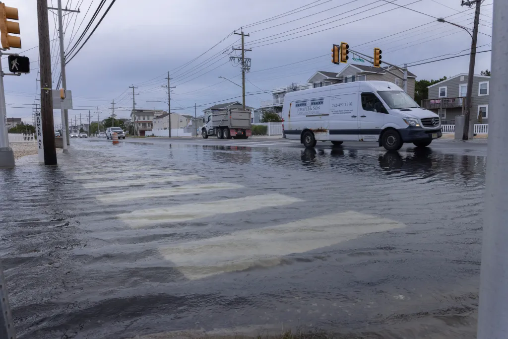 Drivers stay to the middle lanes on Long Beach Blvd. as water rises on some side streets from the effects of an incoming Nor'easter on Sept. 25, 2026.