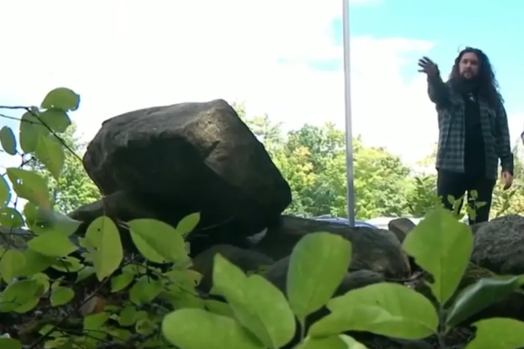 Zack Howard describes an animal attack.