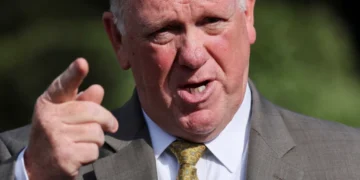 Trump’s border czar squirms as reporter corners him on ICE bus-stop arrests