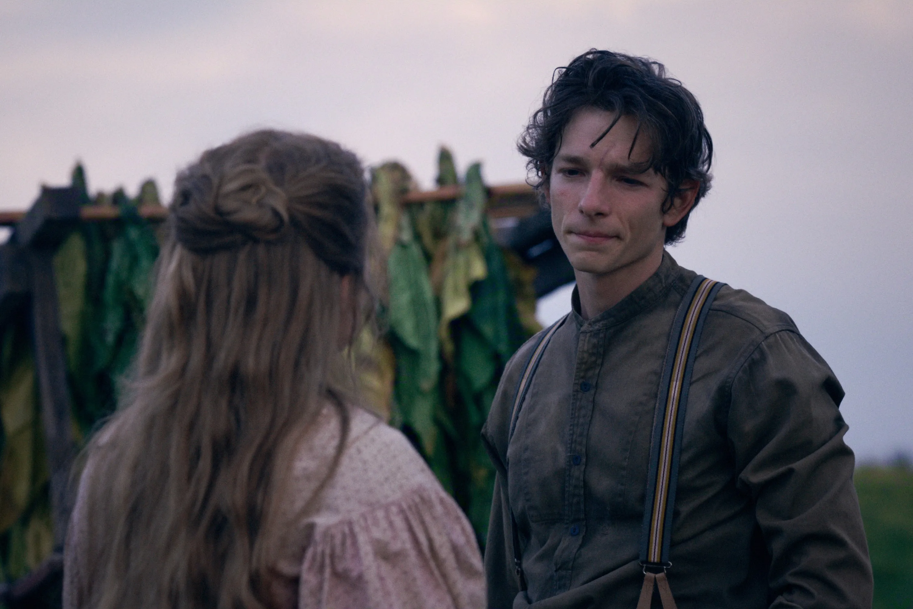 Florence Pugh, Mike Faist in 