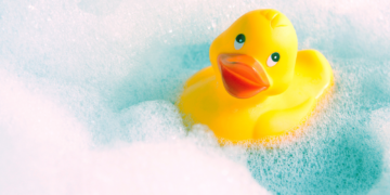 Police Are Looking for a Man Who Broke Into a Backyard and Made Out With a Rubber Duck