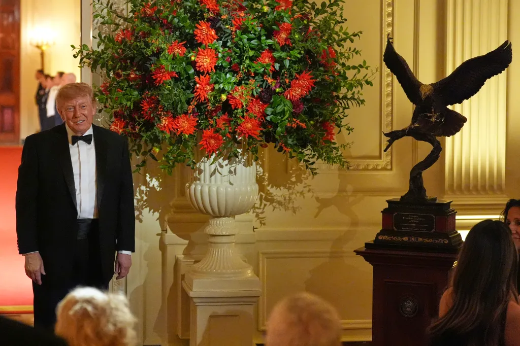 A gift presented to President Donald Trump by China's President Xi Jinping is seen in the East Room during a State Dinner at the White House, Friday, Sept. 25, 2026, in Washington.
