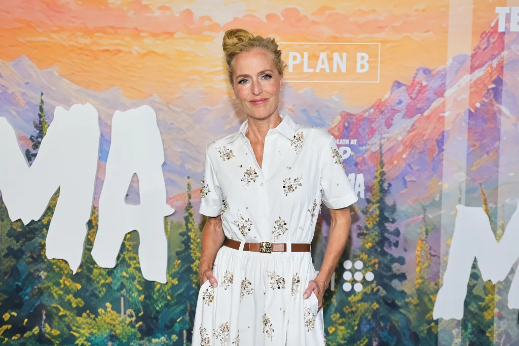 Gillian Anderson posing at the Los Angeles premiere of 