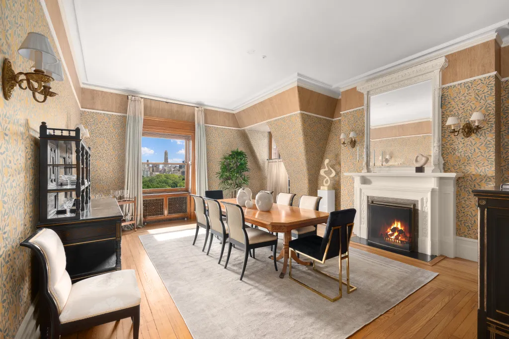 the co-op unit with more Central Park frontage than any other in the building,