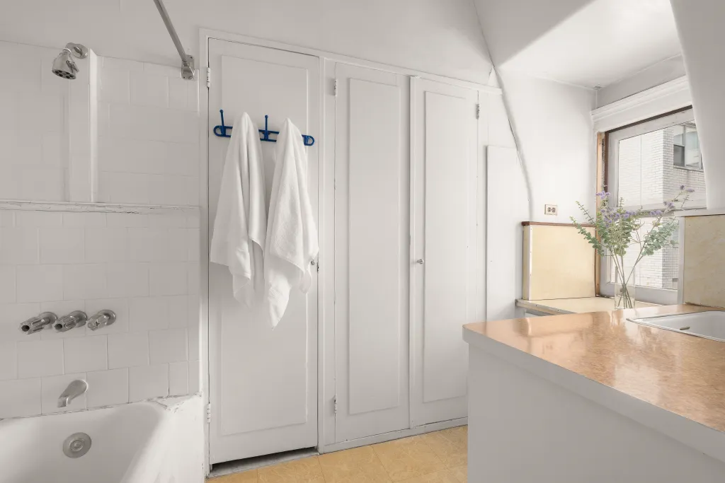 An ensuite bathroom. 