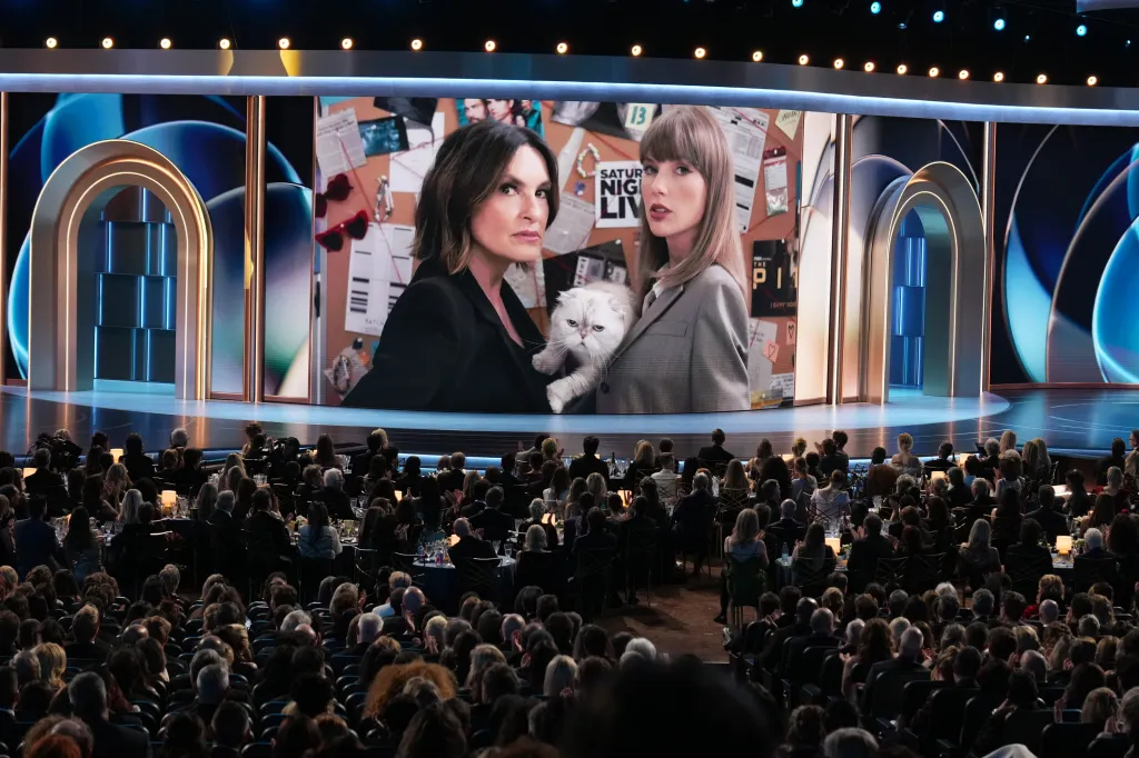 Mariska Hargitay and Taylor Swift in a 