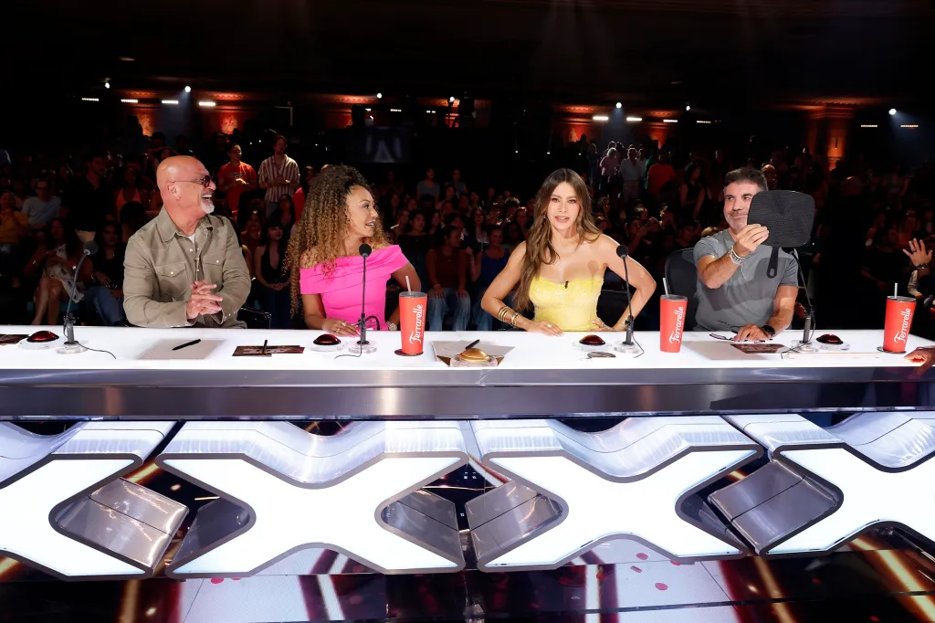 Howie Mandel, Mel B, Sofía Vergara, and Simon Cowell at the judges' desk on America's Got Talent.