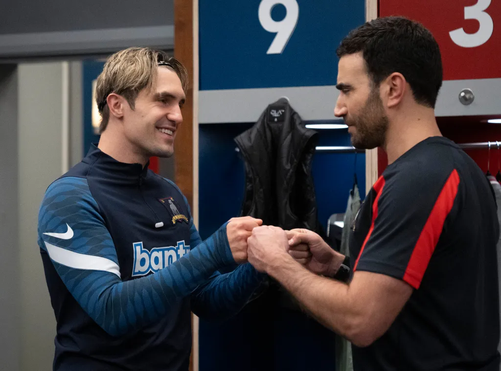 Phil Dunster and Brett Goldstein in a scene from the season three finale of 