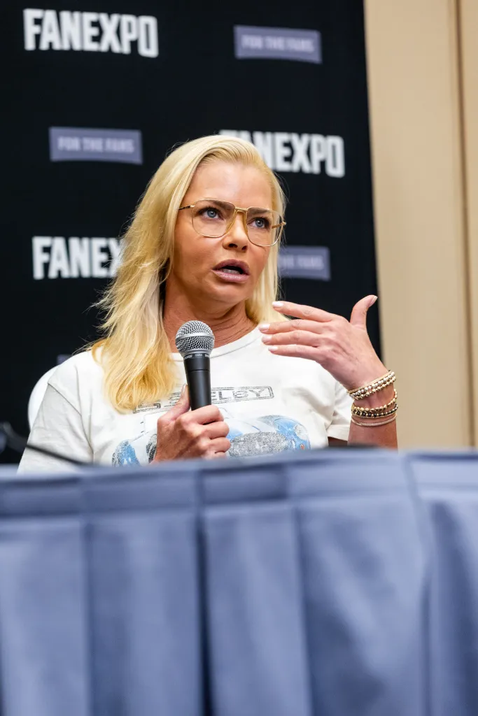 Jaime Pressly speaking at FanExpo Chicago 2026.