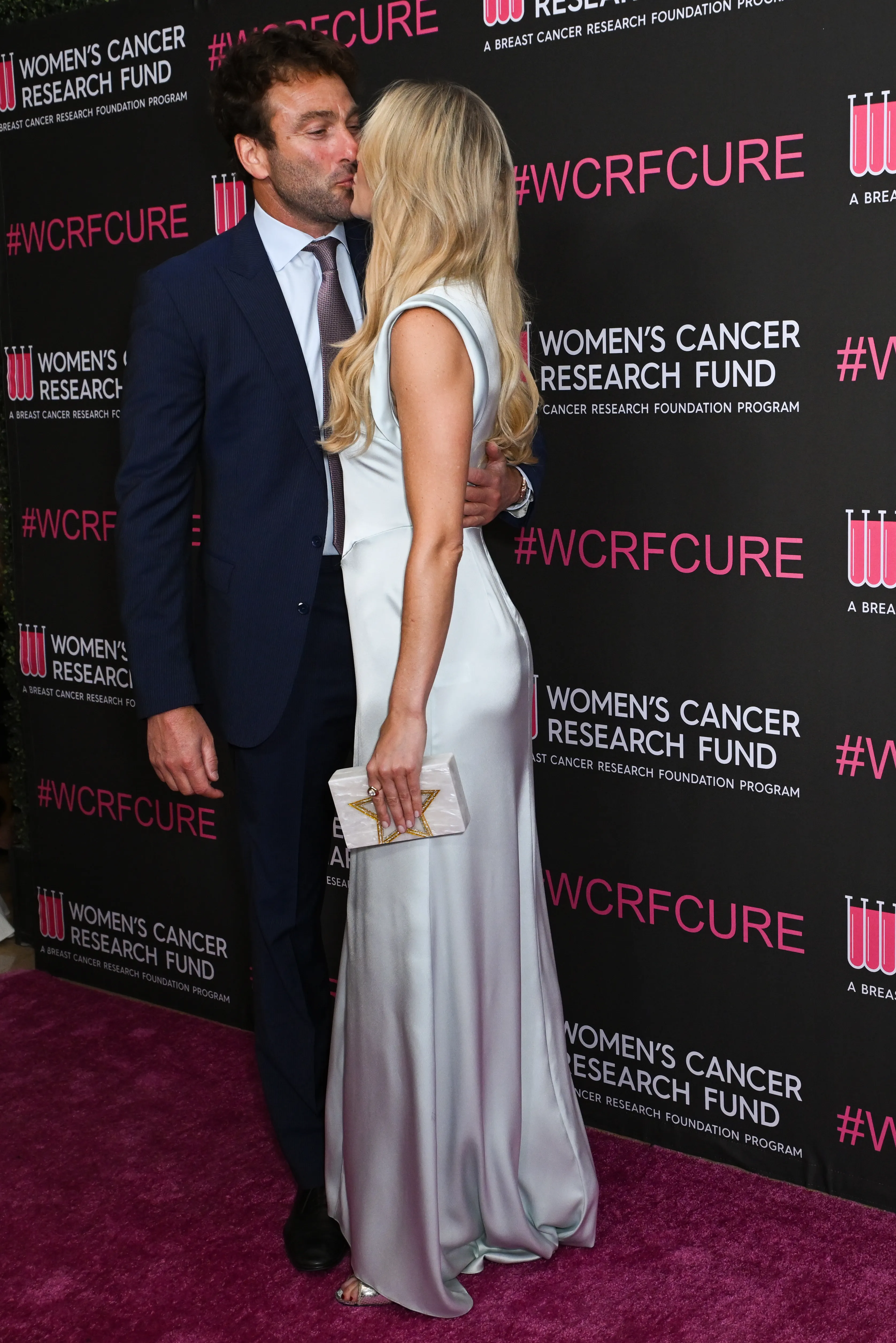 Justin Gimelstob and Amanda Kloots sharing a kiss at the An Unforgettable Evening event.